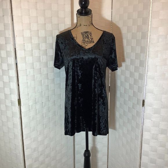 Spring & mercer velvet tee size medium - Picture 1 of 7